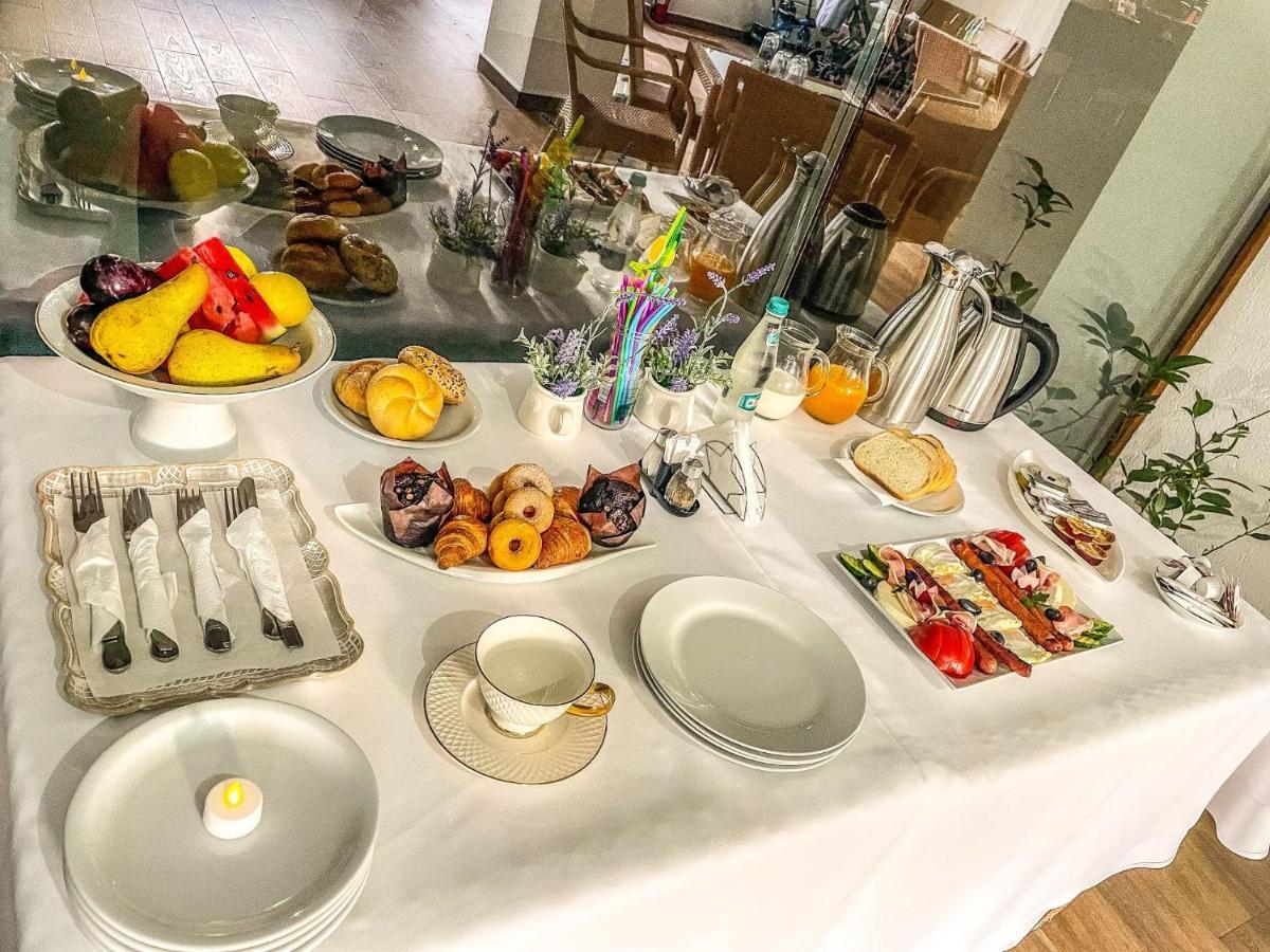 Popasul Lui Gicuta Bed & Breakfast Curtea De Arges Bagian luar foto