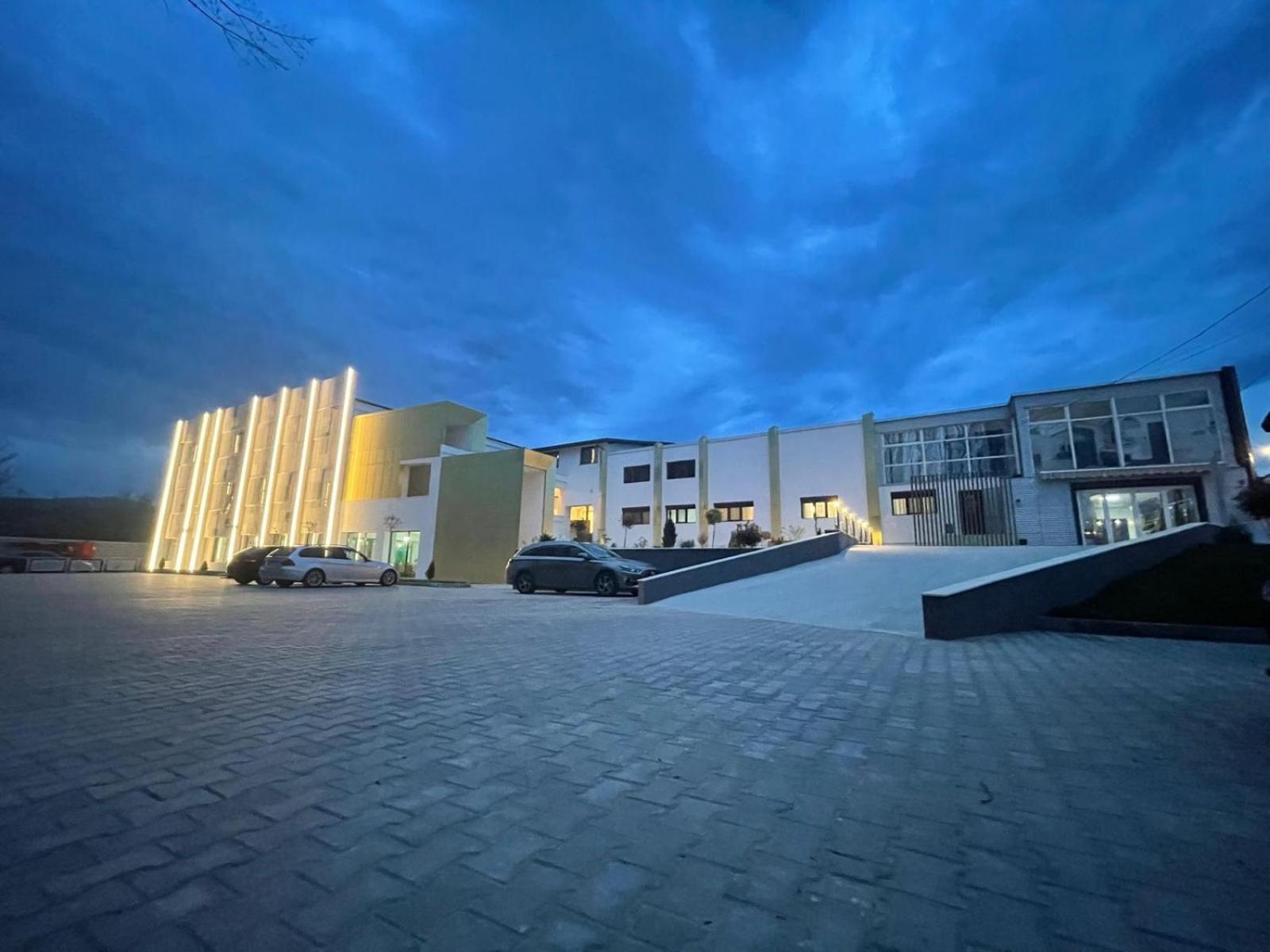 Popasul Lui Gicuta Bed & Breakfast Curtea De Arges Bagian luar foto